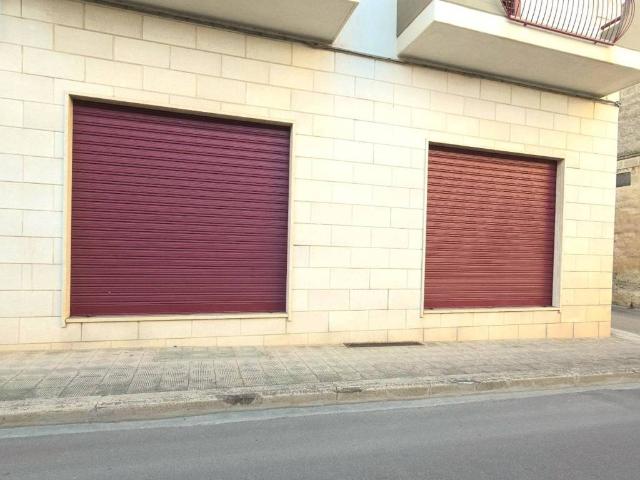 Locale Commerciale in vendita a Santeramo in Colle, Bari