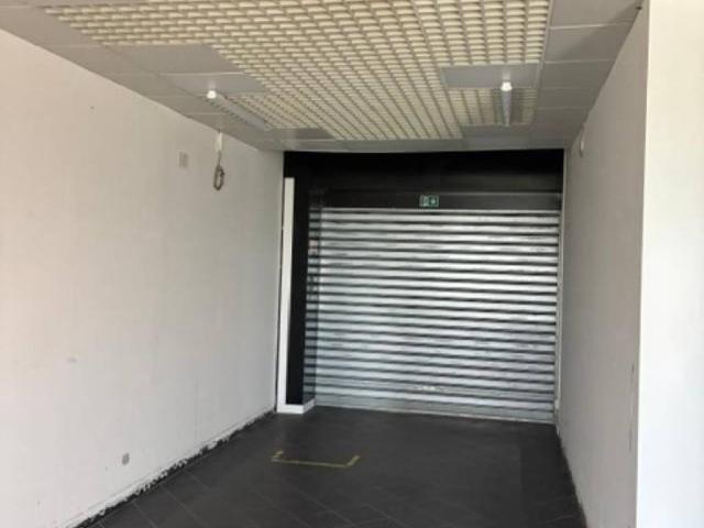 Locale Commerciale in vendita a Santhià, Vercelli