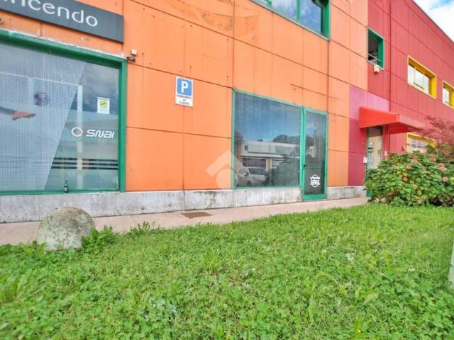 Locale Commerciale in vendita a Piemonte, Vercelli