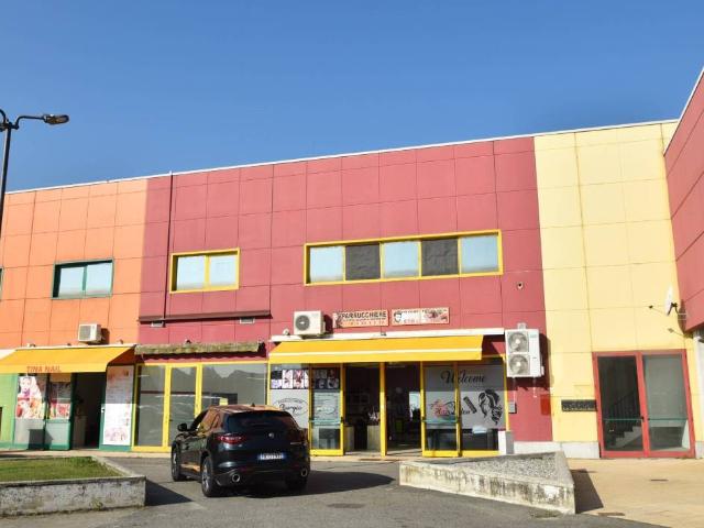 Locale Commerciale in vendita a Piemonte, Vercelli