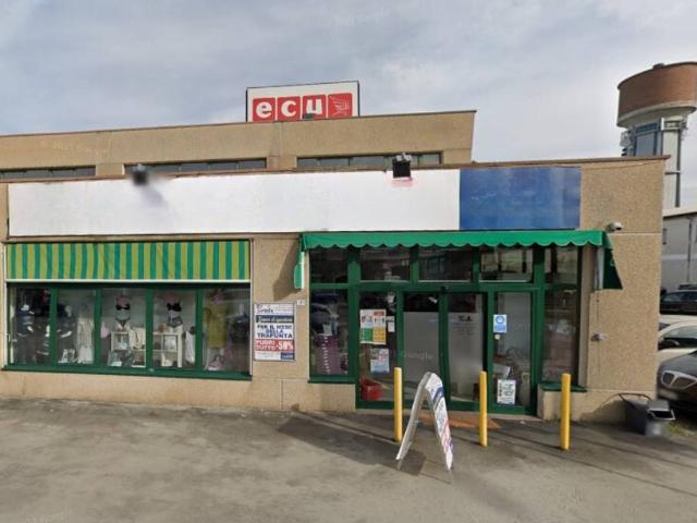 Locale Commerciale in vendita a Val d’Enza, Re