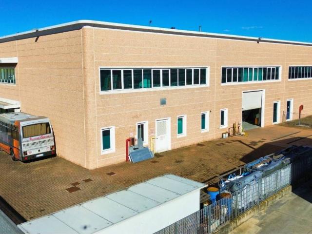 Locale Commerciale in vendita a Val d’Enza, Re