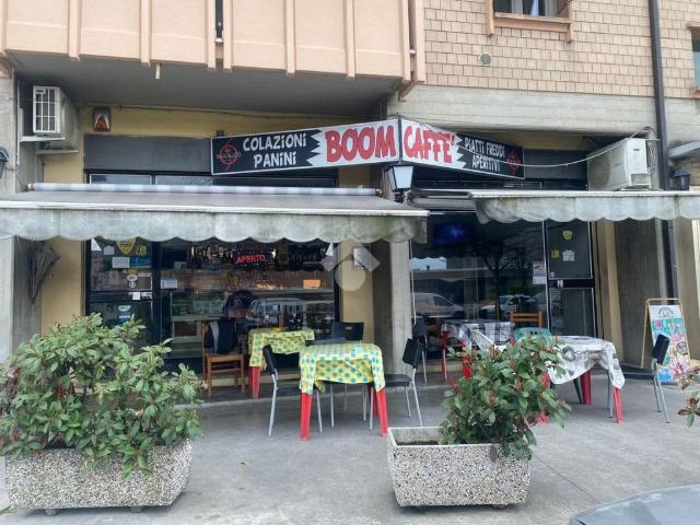 Locale Commerciale in vendita a Val d’Enza, Re