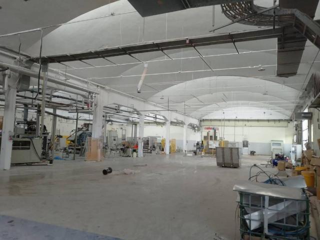 Locale Commerciale in vendita a Val d’Enza, Re