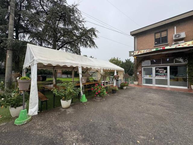 Locale Commerciale in vendita a Val d’Enza, Re