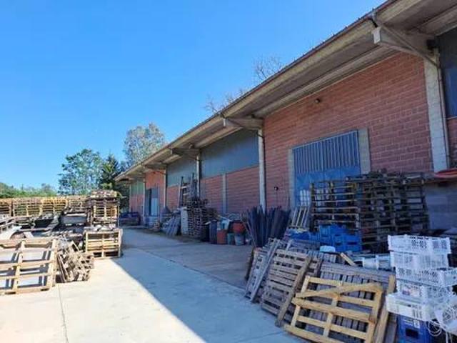 Locale Commerciale in vendita a Piemonte, Cuneo