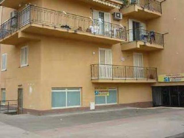 Locale Commerciale in vendita a Santo Stefano di Camastra, Messina