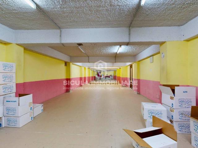 Locale Commerciale in vendita a Santo Stefano di Camastra, Messina