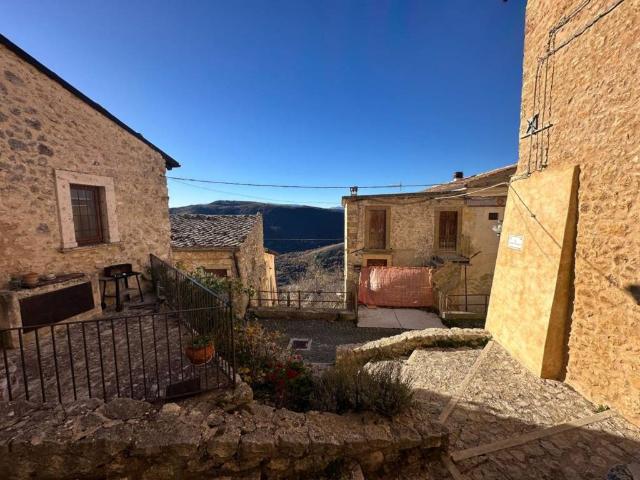 Locale Commerciale in vendita a Santo Stefano Di Sessanio, Abruzzo