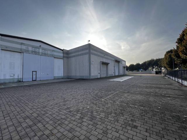 Locale Commerciale in vendita a Santo Stefano Ticino, Lombardia