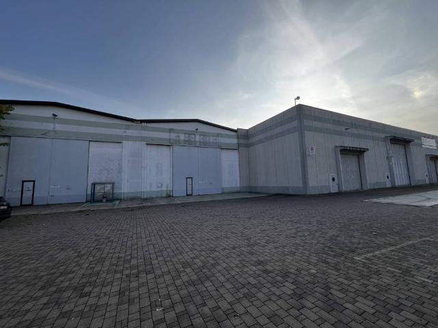 Locale Commerciale in vendita a Santo Stefano Ticino, Lombardia