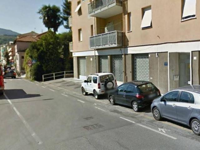 Locale Commerciale in vendita a Sant'olcese, Liguria