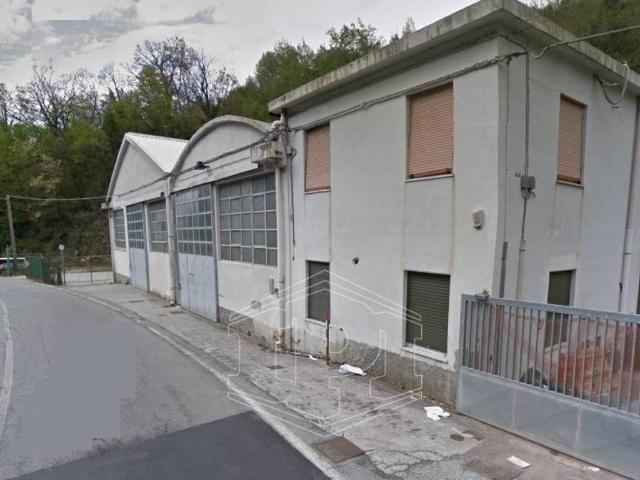 Locale Commerciale in vendita a Sant'olcese, Liguria