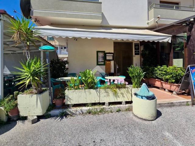 Locale Commerciale in vendita a Unione dei Comuni della Val Vibrata, Sant'omero