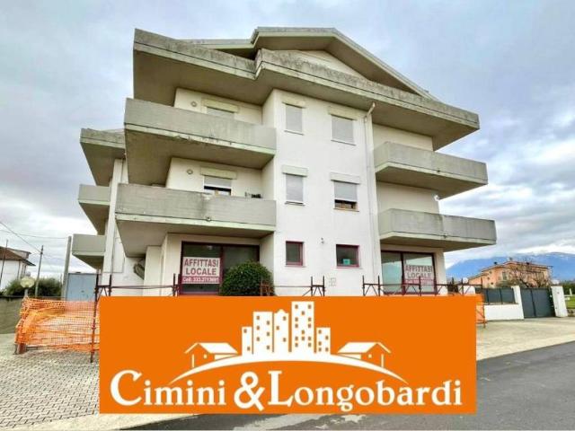 Locale Commerciale in vendita a Unione dei Comuni della Val Vibrata, Sant'omero