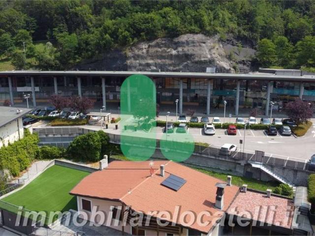 Locale Commerciale in vendita a Sant'omobono Imagna, Lombardia