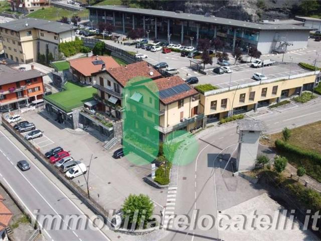 Locale Commerciale in vendita a Sant'omobono Imagna, Lombardia