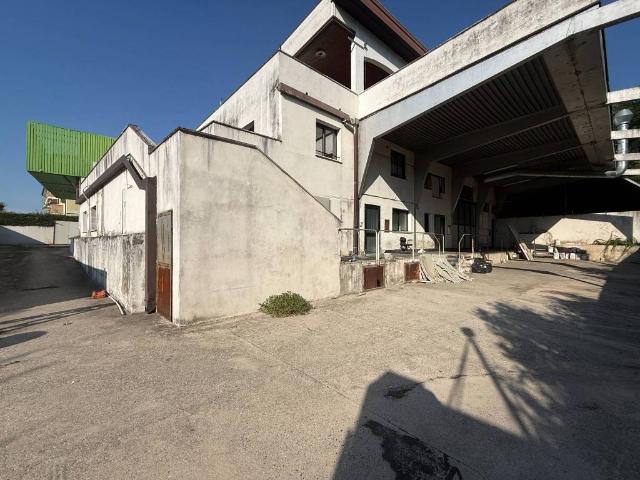Locale Commerciale in vendita a Villatora, Saonara