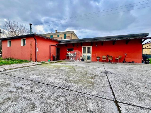 Locale Commerciale in vendita a Saonara, Padova