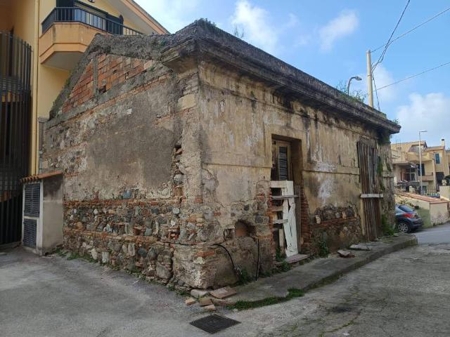 Locale Commerciale in vendita a Saponara, Sicilia