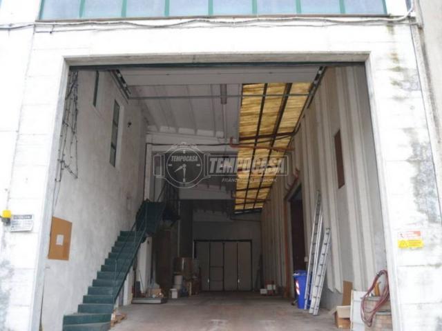 Locale Commerciale in vendita a Morelli, Marche