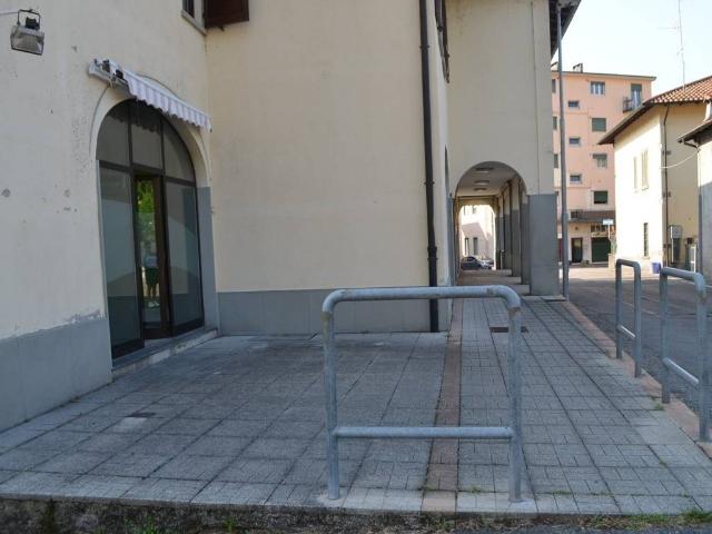 Locale Commerciale in vendita a Sarnico, Lombardia