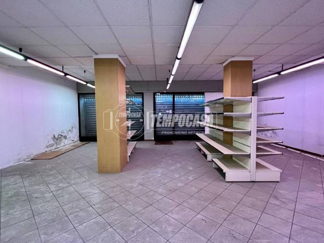 Locale Commerciale in vendita a Sarnico, Lombardia