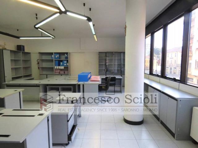 Locale Commerciale in vendita a Volta-Prealpi, Saronno