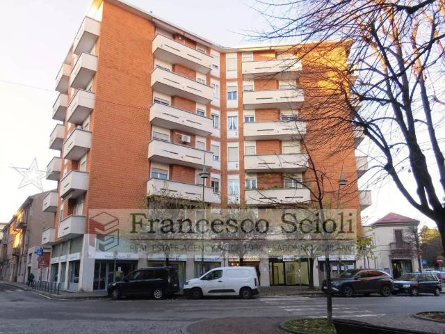 Locale Commerciale in vendita a Volta-Prealpi, Saronno