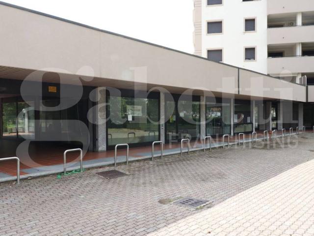 Locale Commerciale in vendita a Villaggio Matteotti, Saronno