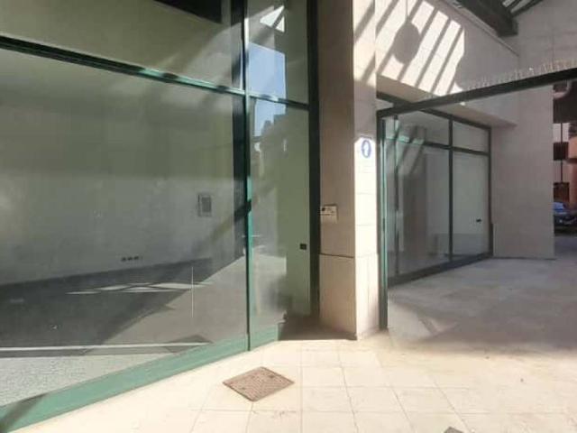 Locale Commerciale in vendita a Volta-Prealpi, Saronno