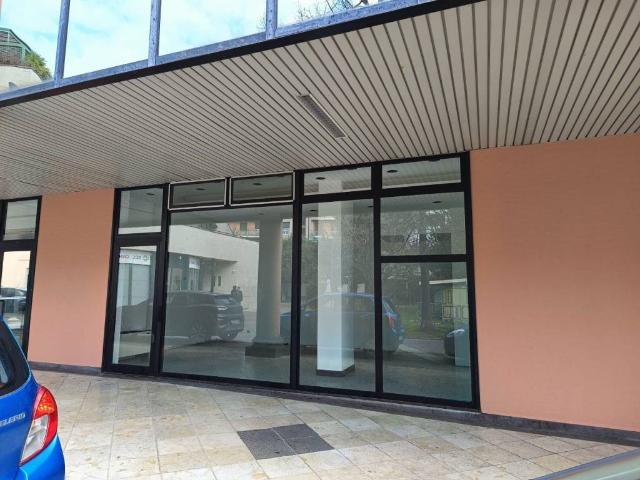 Locale Commerciale in vendita a Volta-Prealpi, Saronno