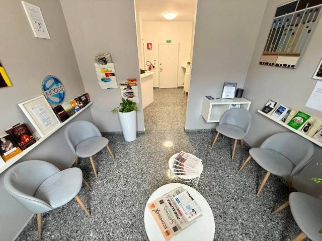 Locale Commerciale in vendita a Volta-Prealpi, Saronno