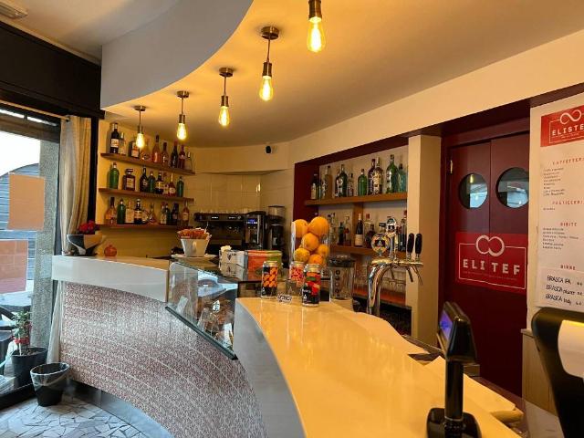 Locale Commerciale in vendita a Volta-Prealpi, Saronno