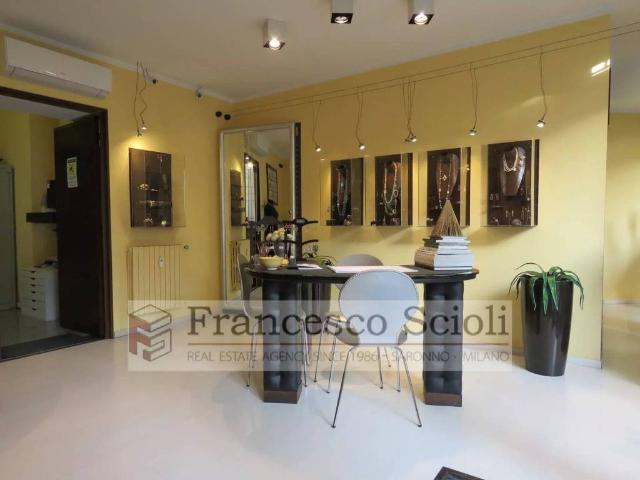 Locale Commerciale in vendita a Volta-Prealpi, Saronno