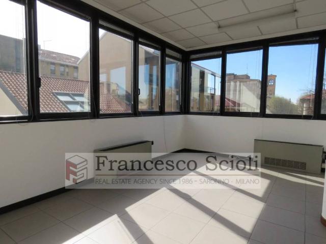 Locale Commerciale in vendita a Volta-Prealpi, Saronno
