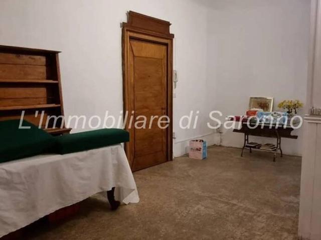 Locale Commerciale in vendita a Volta-Prealpi, Saronno