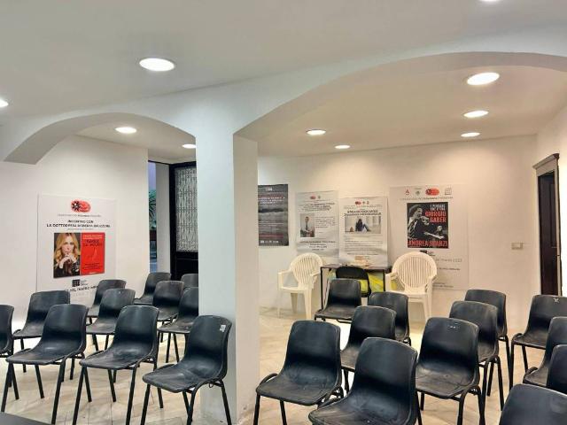 Locale Commerciale in vendita a Sarzana, Liguria