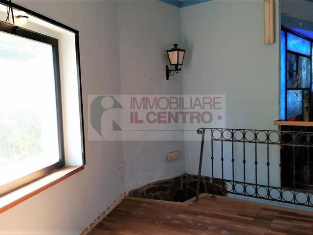 Locale Commerciale in vendita a Sarzana, Liguria
