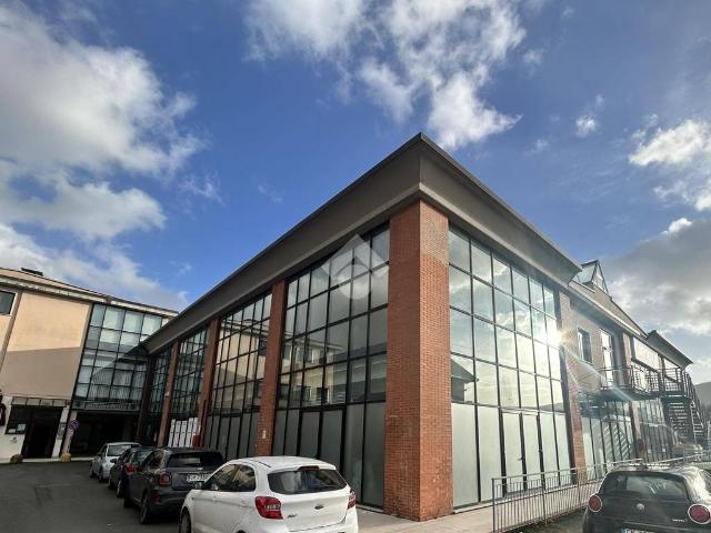 Locale Commerciale in vendita a Sarzana, Liguria