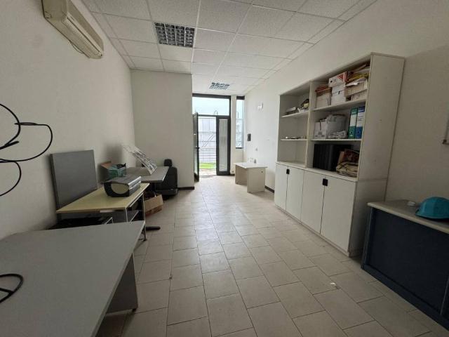 Locale Commerciale in vendita a San Lazzaro, Sarzana