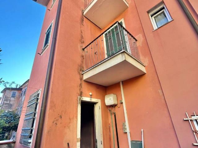 Locale Commerciale in vendita a Sarzana, Liguria