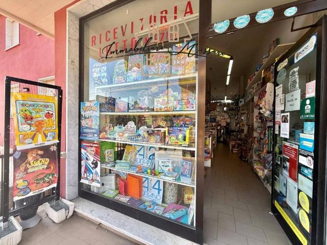Locale Commerciale in vendita a Sarzana, Liguria