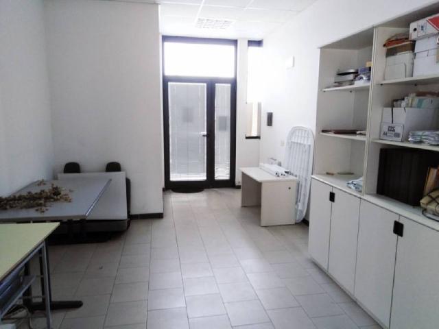 Locale Commerciale in vendita a Sarzana, Liguria