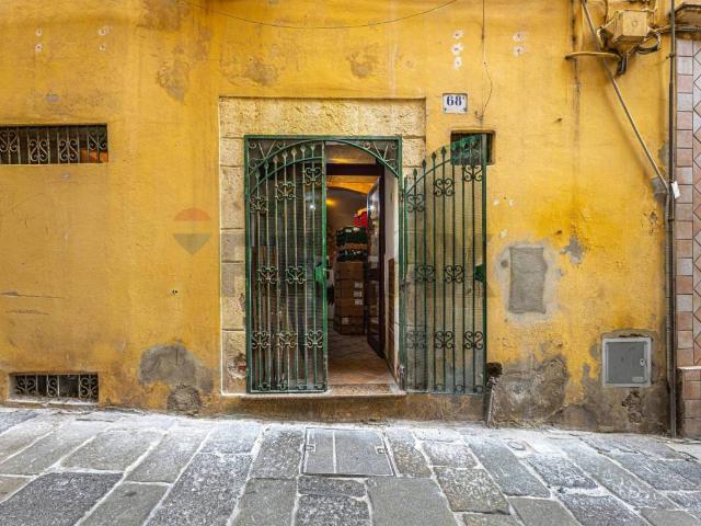 Locale Commerciale in vendita a Cappuccini, Cala Di Volpe