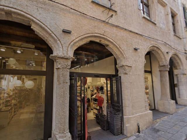 Locale Commerciale in vendita a Cappuccini, Cala Di Volpe