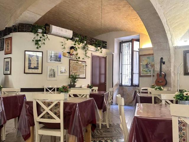 Locale Commerciale in vendita a Cappuccini, Cala Di Volpe