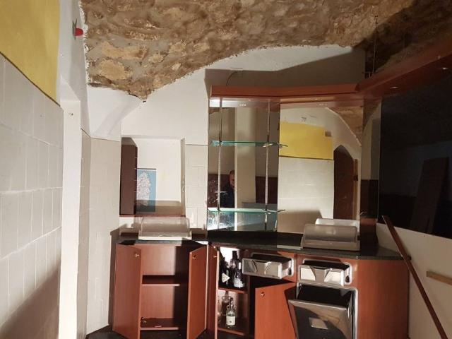 Locale Commerciale in vendita a Cappuccini, Cala Di Volpe