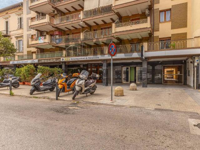 Locale Commerciale in vendita a Cappuccini, Cala Di Volpe