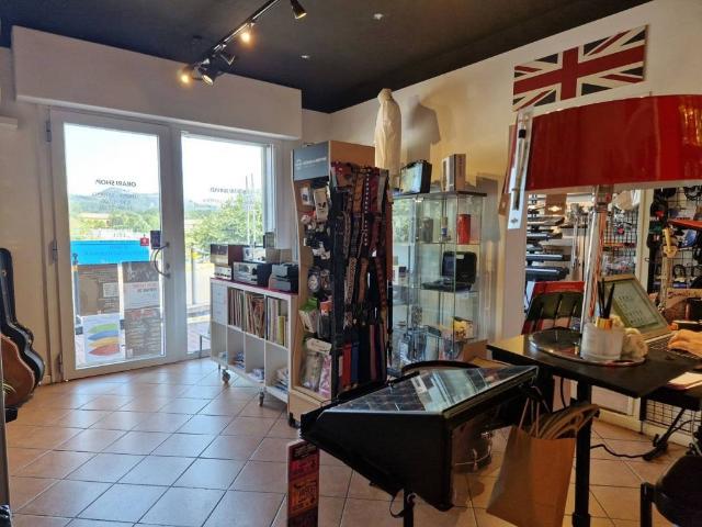 Locale Commerciale in vendita a Unione dei comuni Valli del Reno, Lavino e Samoggia, Sasso Marconi